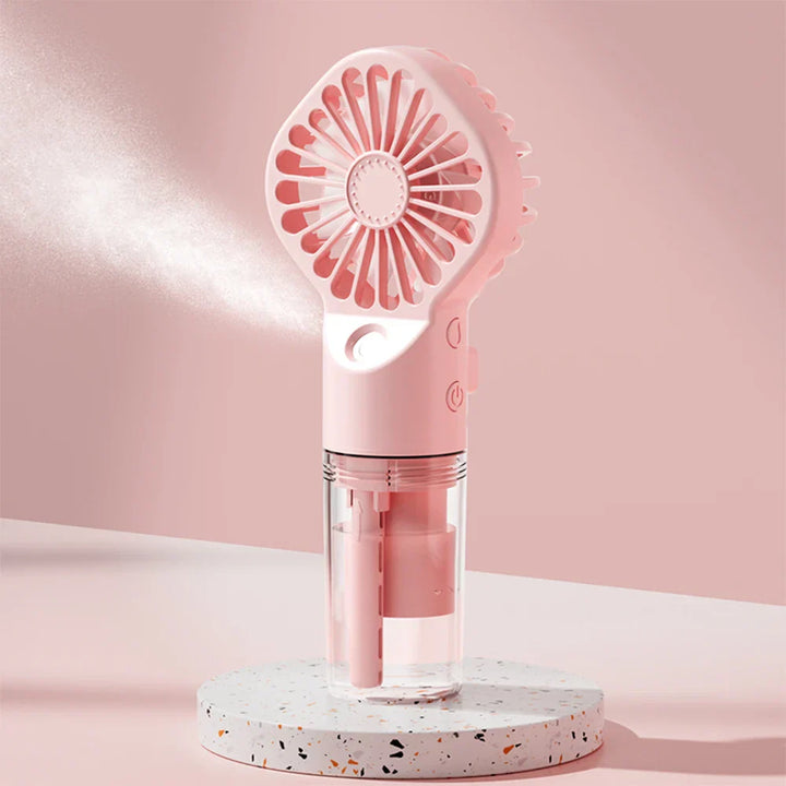 Brisella Air Mini Ventilateur Manuel avec Humidificateur | Fonction de Brumisation à 4 Niveaux | Rechargeable par USB | Portable & Silencieux