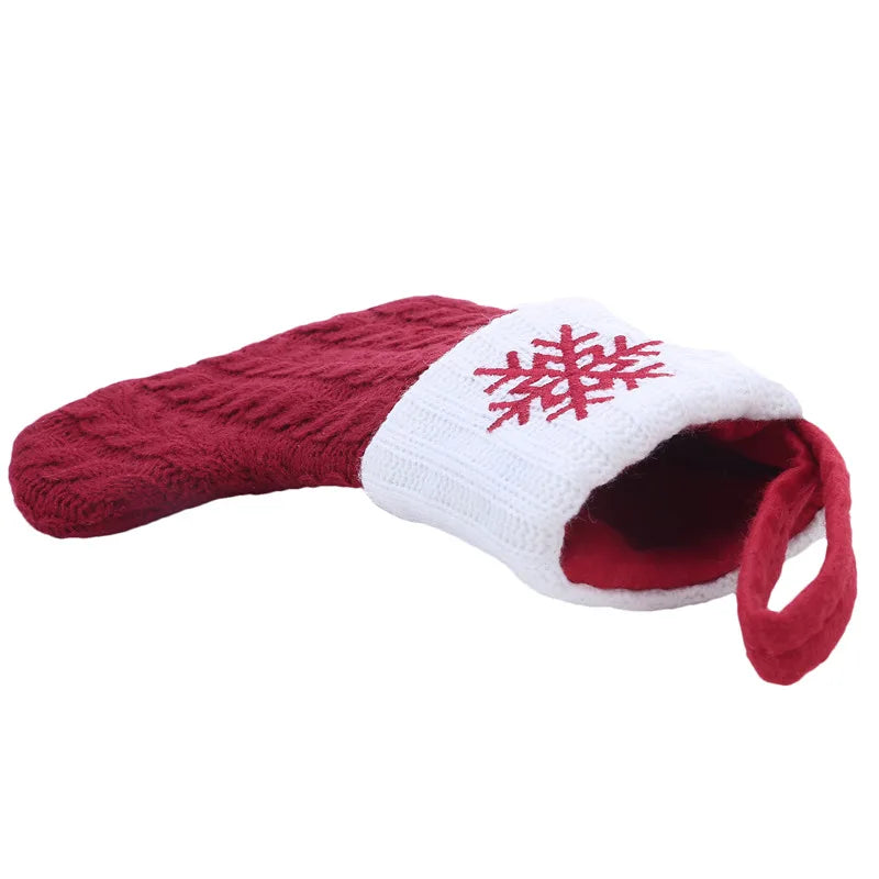 Chaussette de Noël SnowKnit | Tricotée avec un motif de flocons de neige | Décoration de Noël & idée cadeau | 25×15 cm
