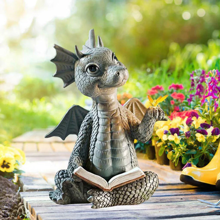 Figurine de dragon avec livre | Peinte à la main & Résistante aux intempéries | Sculpture en résine | 9 × 7 × 10 cm