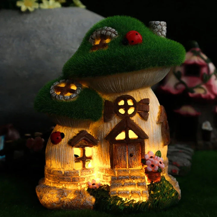 LUMORA Maison de Fée Solaire | Maison Champignon en Résine | Résistante aux Intempéries & Éclairage LED | Décoration de Jardin 18 × 16 × 11 cm
