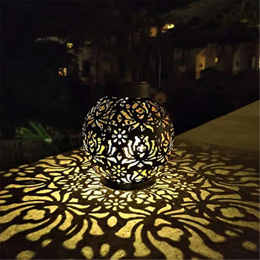 Solivanta Lumière Art Solaire Lanterne Suspendue de Jardin | Art en Fer avec Effet de Projection | Étanche | Pour Arbre, Balcon & Terrasse