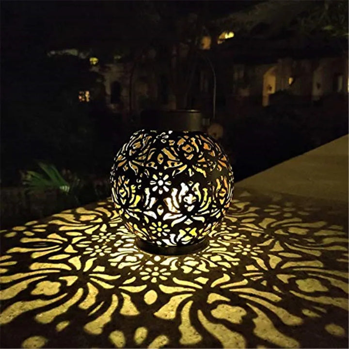 Solivanta Lumière Art Solaire Lanterne Suspendue de Jardin | Art en Fer avec Effet de Projection | Étanche | Pour Arbre, Balcon & Terrasse