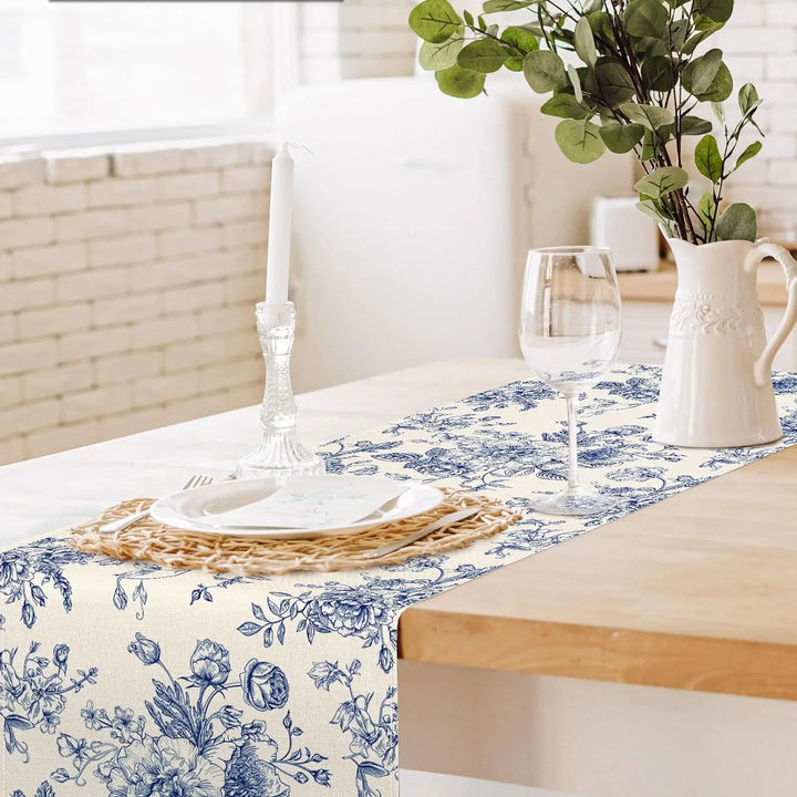 LinoBloom | Chemin de table en lin | Design Chinoiserie Bleu-Fleurs | Lavable & Réutilisable | 150/180/200 × 33 cm