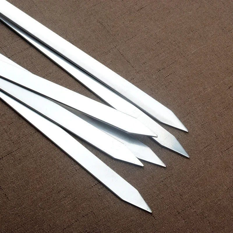 GrillSpear Brochettes de Grill 55 cm | Set de 6 | Acier inoxydable avec poignée en bois de hêtre | Extra Long & Résistant à la chaleur