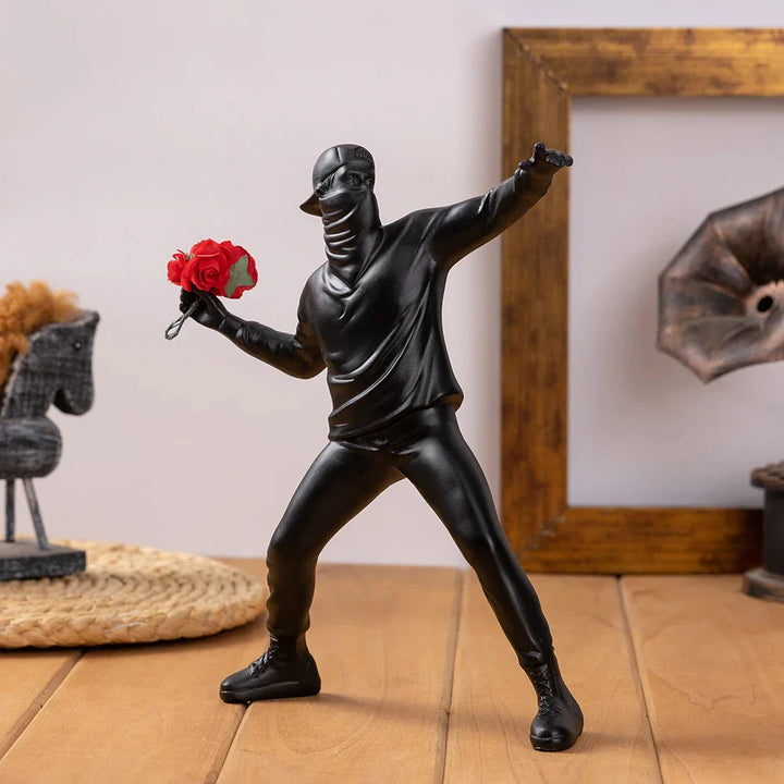 Artivora Flower Rebel | Sculpture moderne „Flower Thrower“ – Figurine décorative pour salon, bureau & bibliothèque