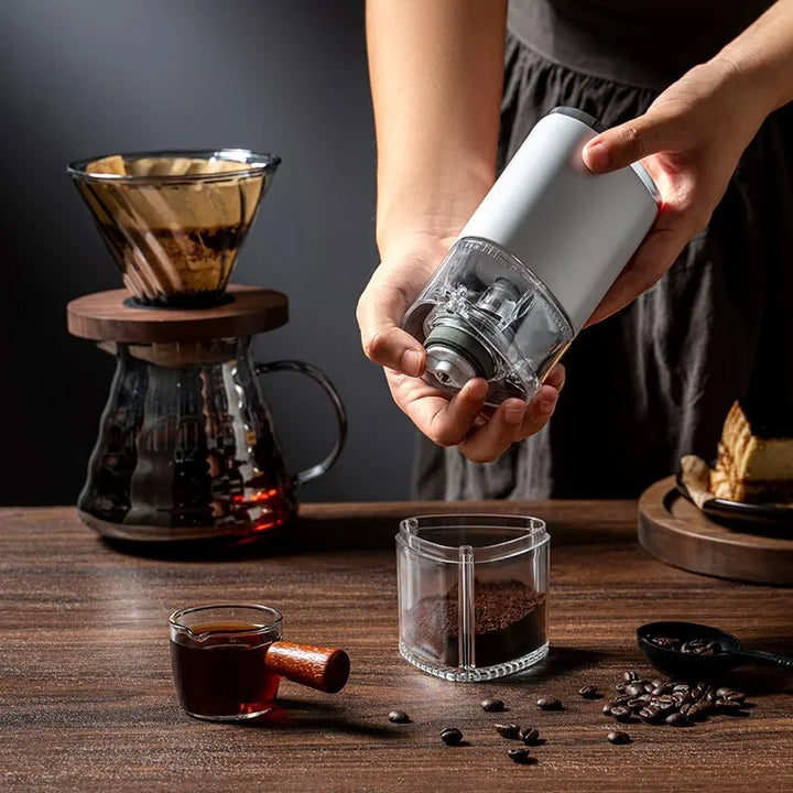 BeanMate Moulin à café électrique | Portable & rechargeable via USB-C | Meule en céramique | Café fraîchement moulu partout