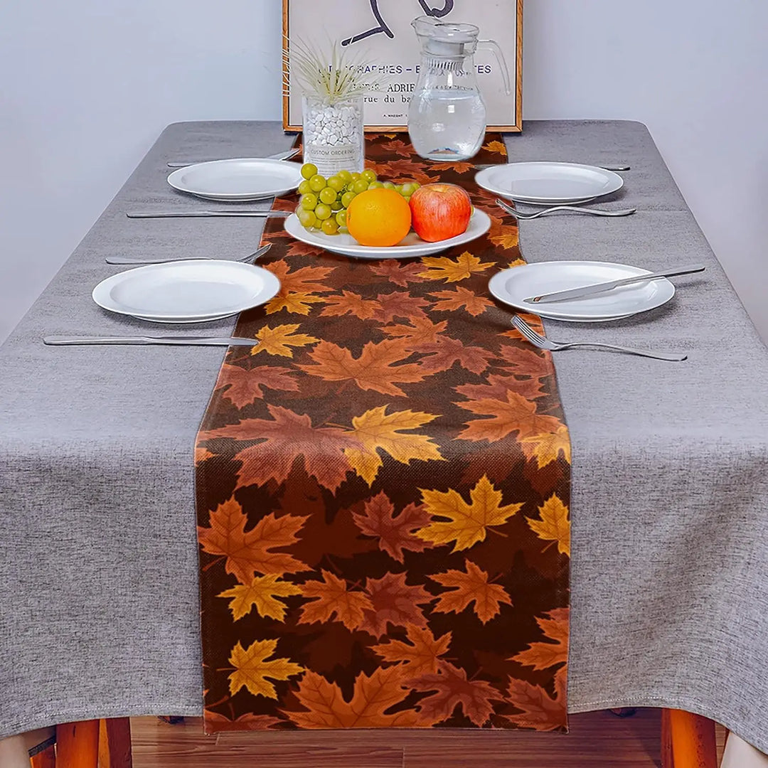 Nappe de Table Autumna LeafRunner en Lin | Décoration d'Automne en Feuille d'Érable | Lavable & Durable | 150–200 × 33 cm