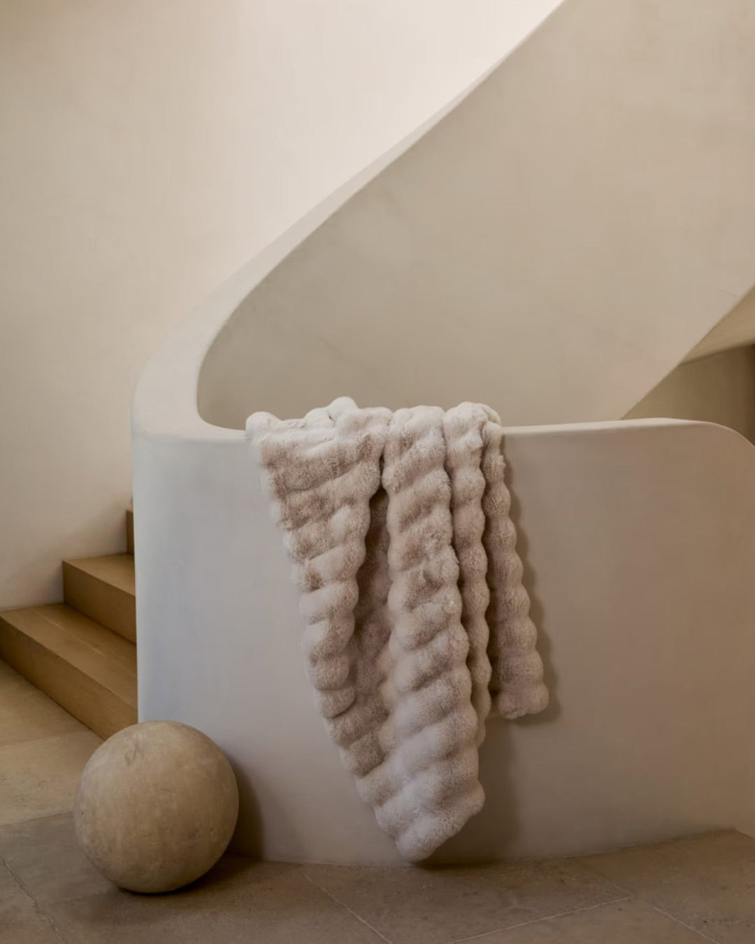 Couverture moelleuse à carreaux structurée - Douce et câline - Blanc/Marron/Noir - 110 x 150 cm