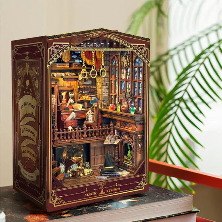 Book Nook - Studio Magique
