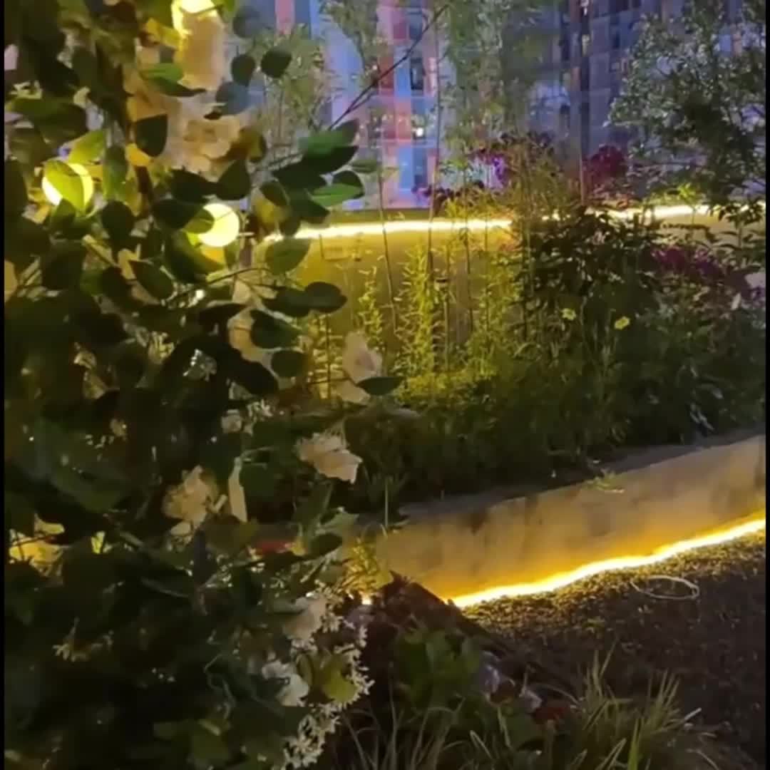 Solvara Flexible Tube LED Solaire avec Télécommande | Éclairage Extérieur Créatif | Énergétiquement Efficace & Résistant aux Intempéries