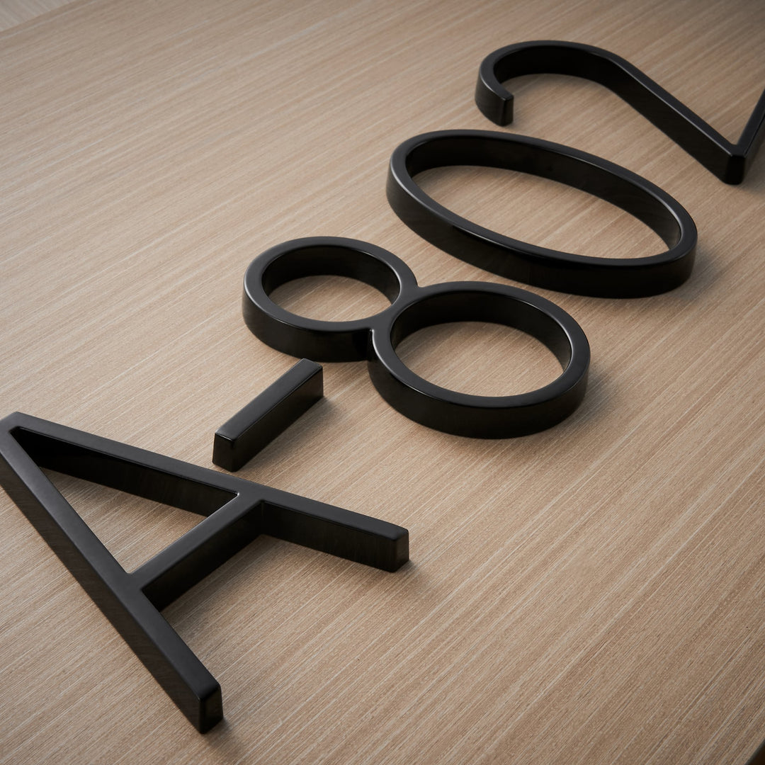 Numéros de maison Aurova | Noir Moderne | Effet de flottement 3D | Résistant aux intempéries