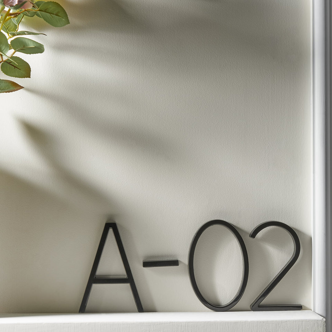 Numéros de maison Aurova | Noir Moderne | Effet de flottement 3D | Résistant aux intempéries