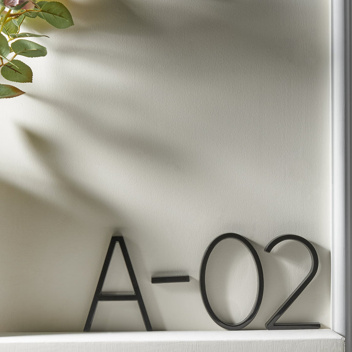 Numéros de maison Aurova | Noir Moderne | Effet de flottement 3D | Résistant aux intempéries